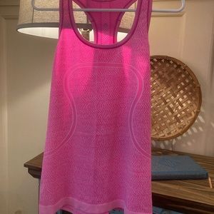 Lululemon Run Swiftly Bubblegum Pink Chevron Tank